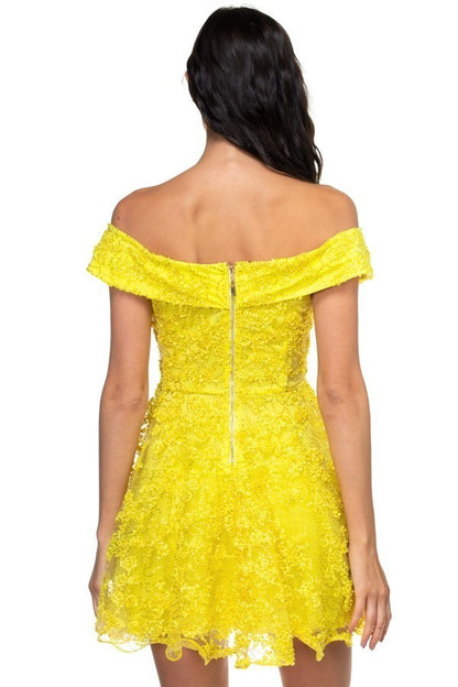 Vestido Amarillo corto Medio Hombro